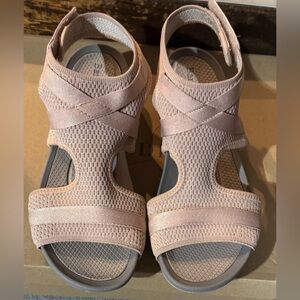 BareTraps Soozie Light Pink Mesh Sandals